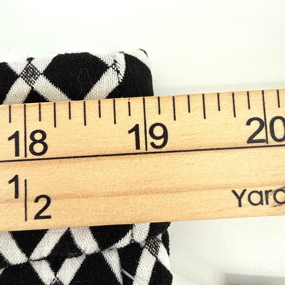 NWT INC International Concepts Women's Black White Diamond Print Shorts Size 12 - Picture 11 of 13